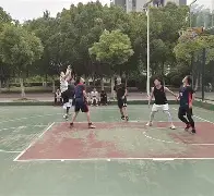 纷纷关注球场大战人气高涨团队齐心抗敌的简单介绍