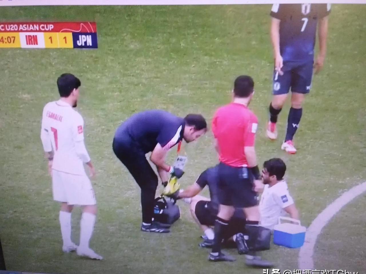 球员默契配合，球队击溃对手
